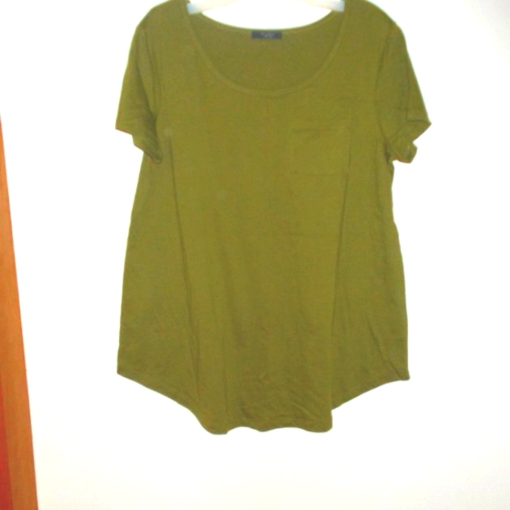 NWOT Avon Studio 1886 Olive tshirt in L
